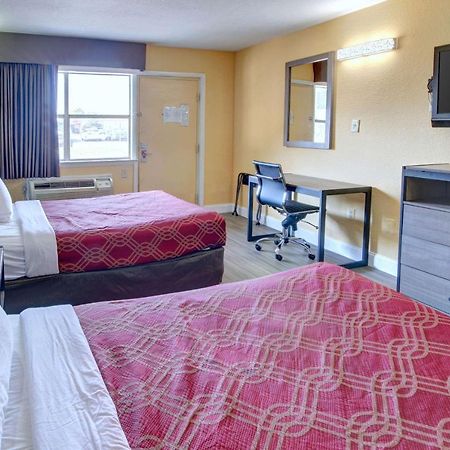 Econo Lodge At Military Circle Norfolk Exteriör bild