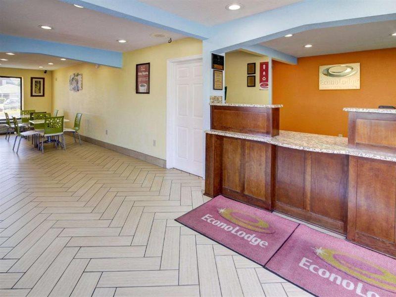 Econo Lodge At Military Circle Norfolk Exteriör bild
