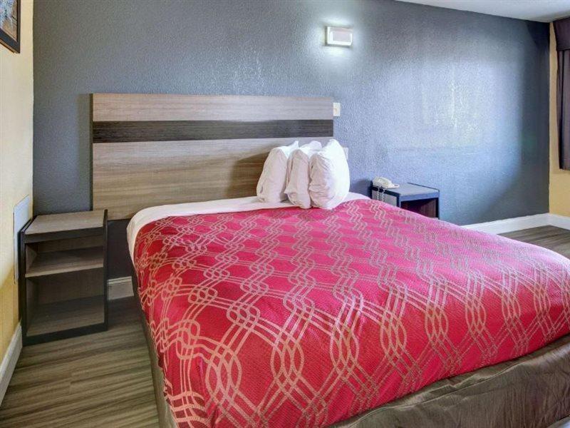 Econo Lodge At Military Circle Norfolk Exteriör bild