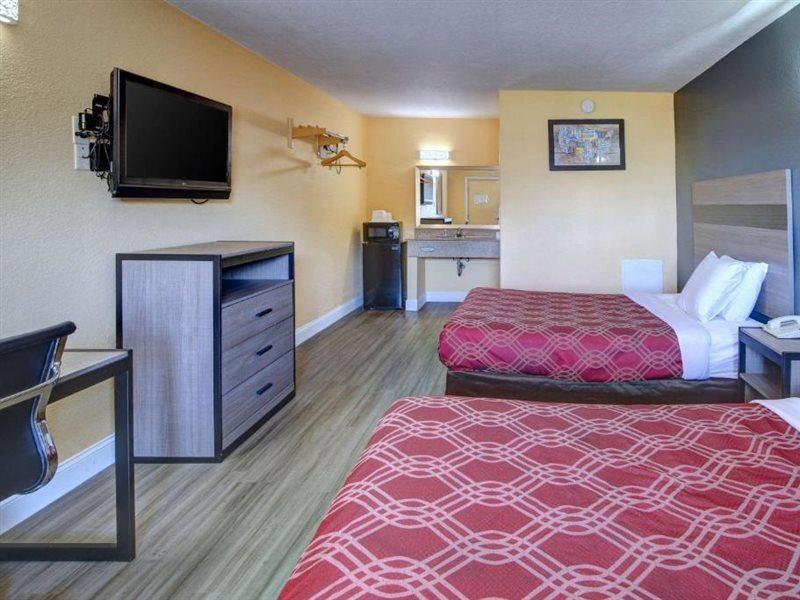 Econo Lodge At Military Circle Norfolk Exteriör bild