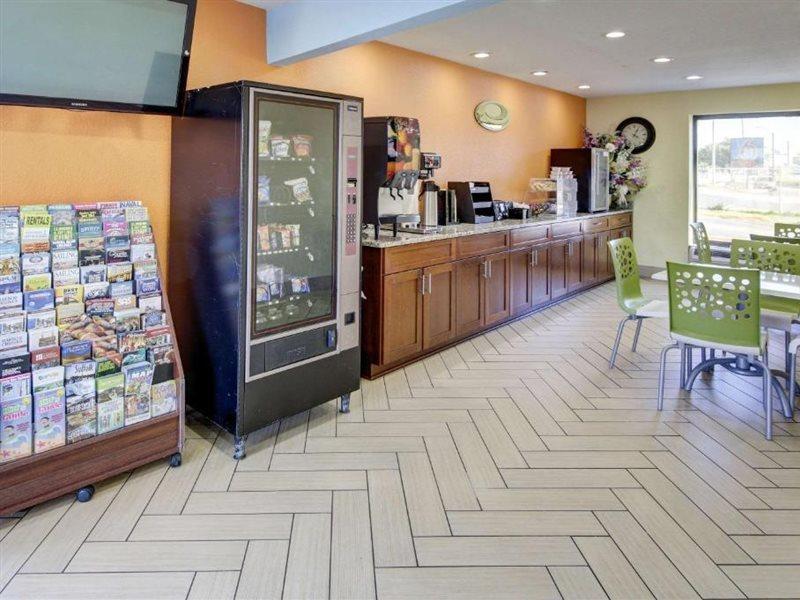 Econo Lodge At Military Circle Norfolk Exteriör bild