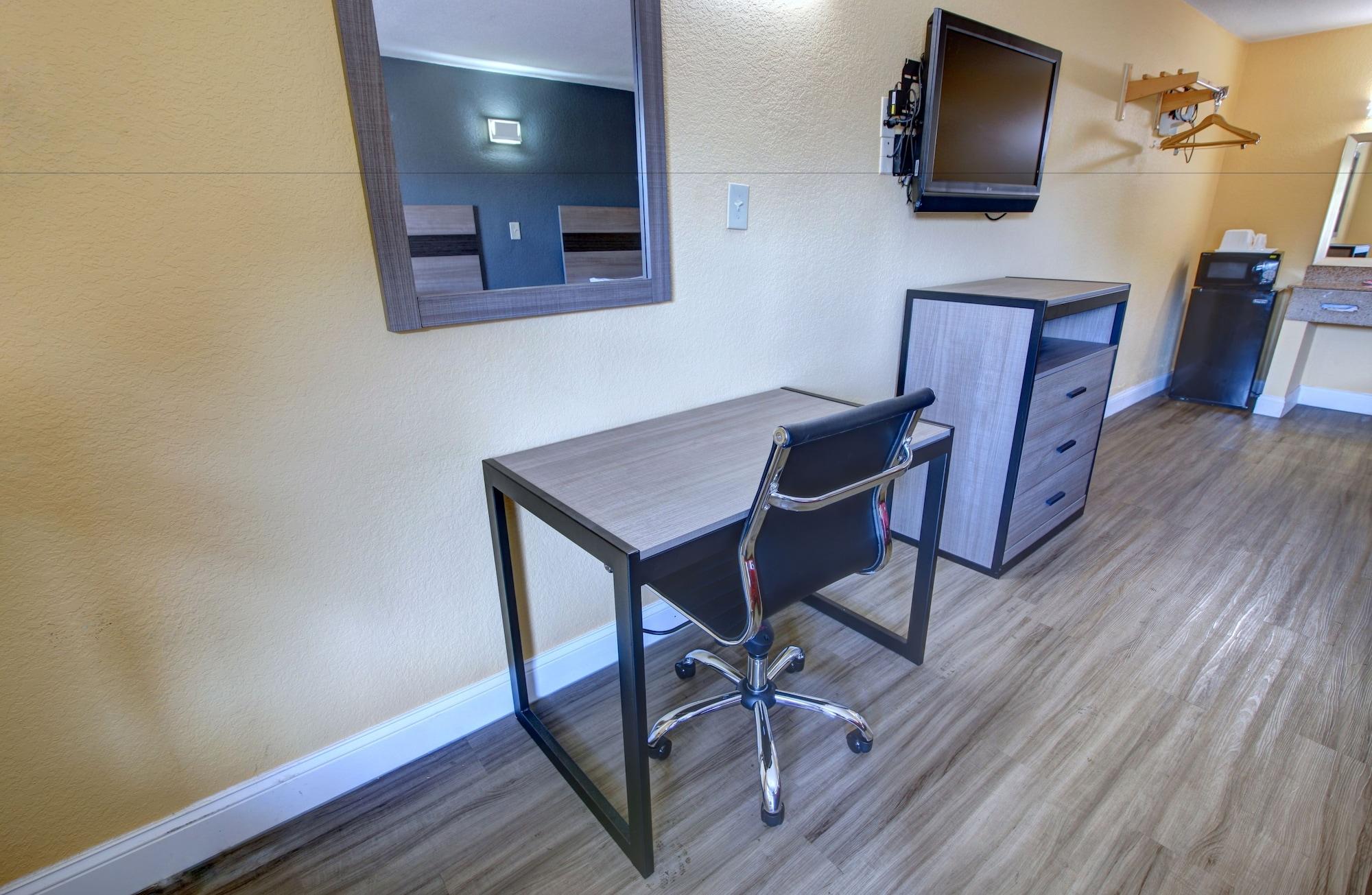 Econo Lodge At Military Circle Norfolk Exteriör bild