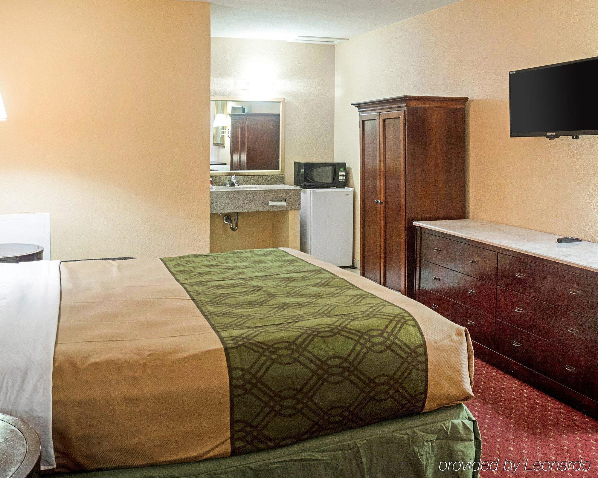 Econo Lodge At Military Circle Norfolk Exteriör bild