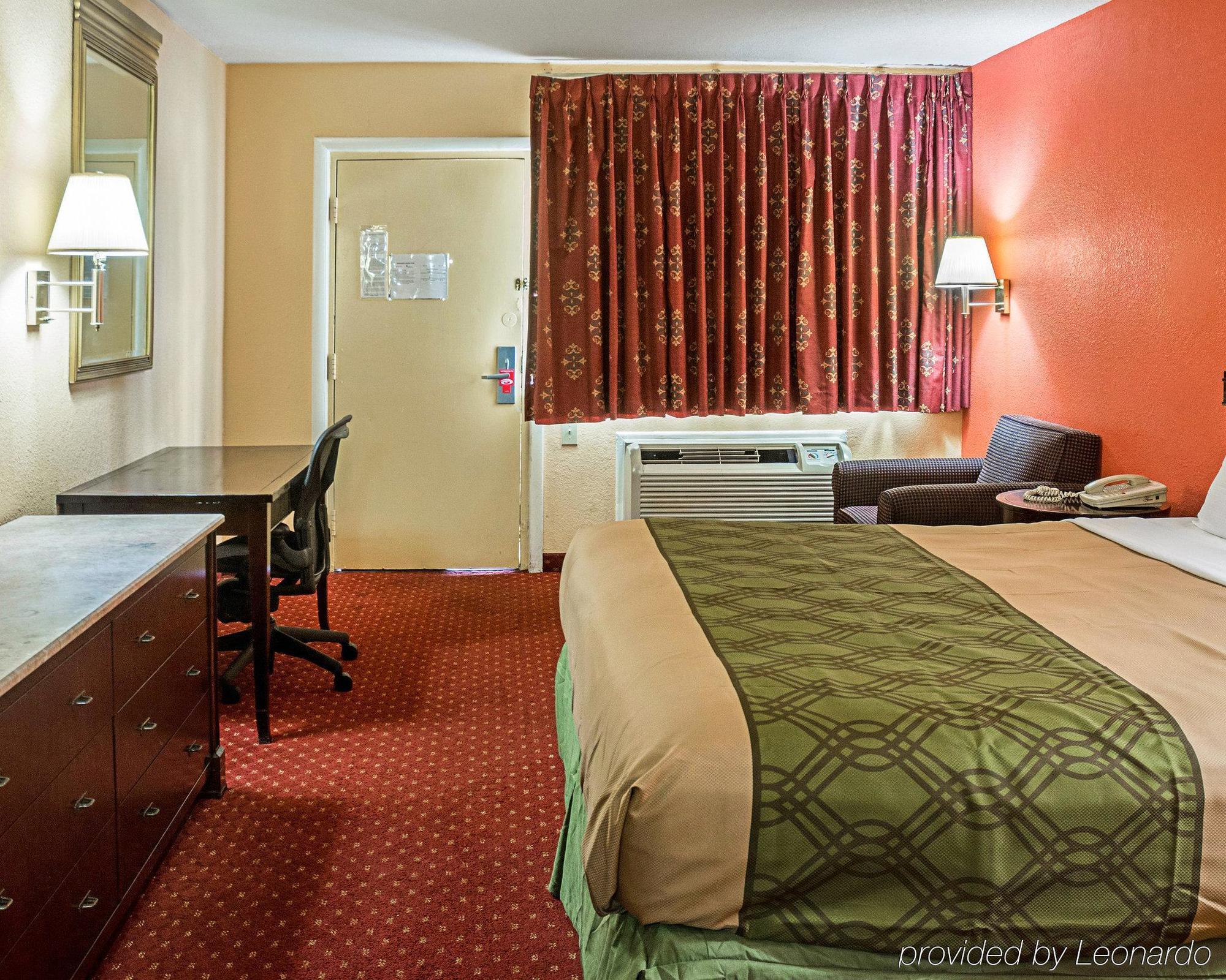 Econo Lodge At Military Circle Norfolk Exteriör bild