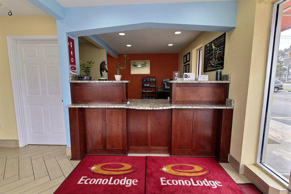 Econo Lodge At Military Circle Norfolk Exteriör bild