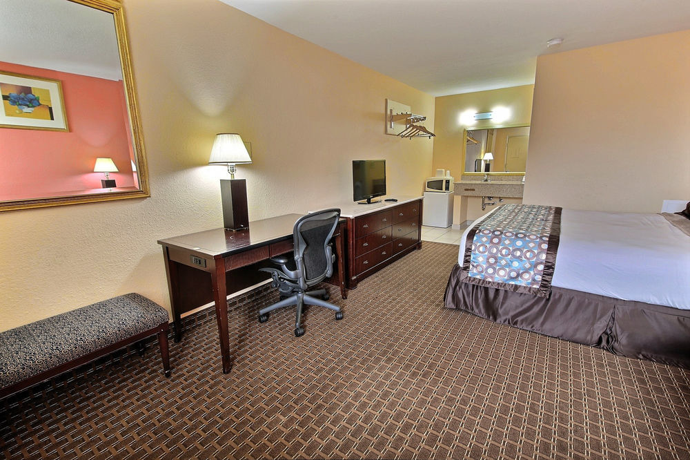 Econo Lodge At Military Circle Norfolk Exteriör bild