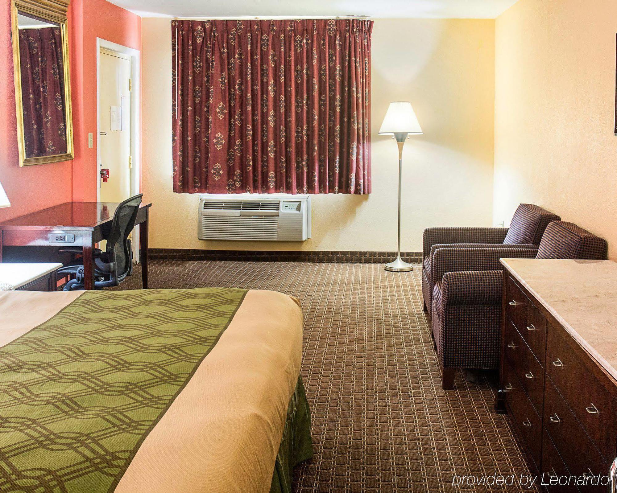Econo Lodge At Military Circle Norfolk Exteriör bild