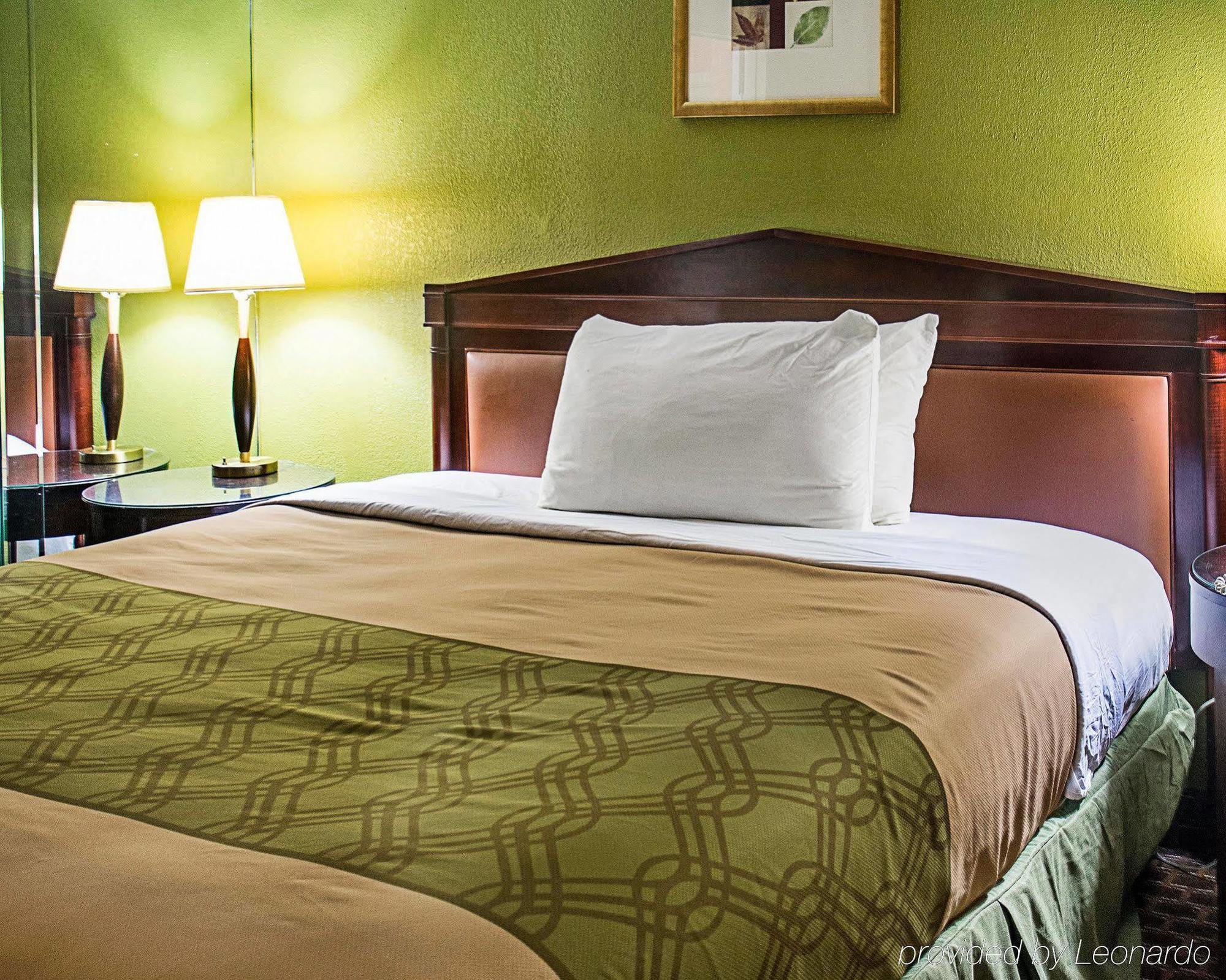 Econo Lodge At Military Circle Norfolk Exteriör bild