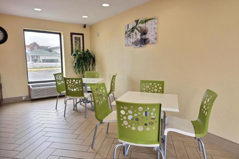 Econo Lodge At Military Circle Norfolk Exteriör bild