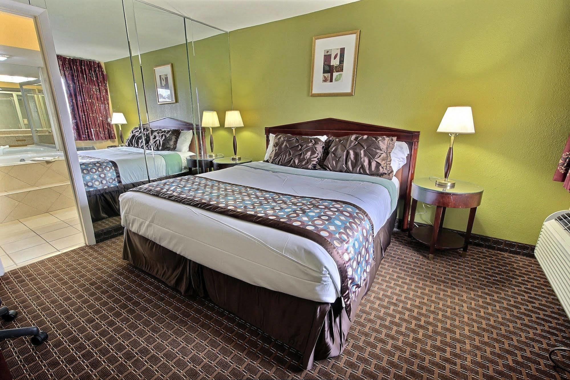 Econo Lodge At Military Circle Norfolk Exteriör bild