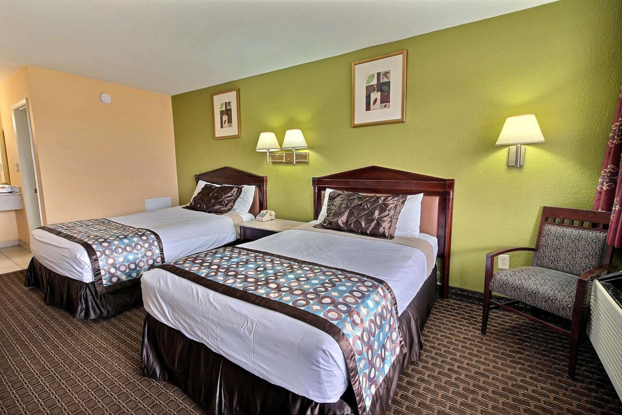 Econo Lodge At Military Circle Norfolk Exteriör bild