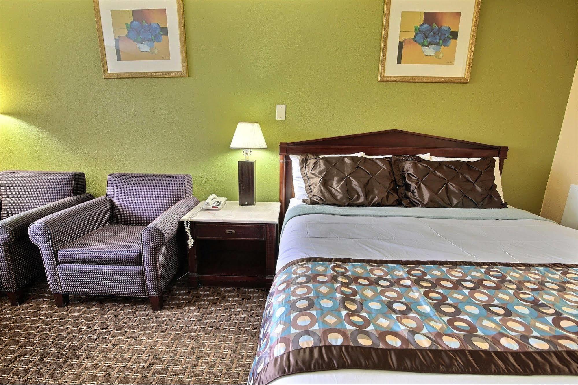 Econo Lodge At Military Circle Norfolk Exteriör bild