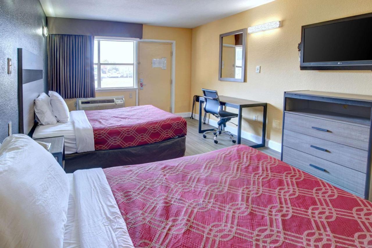 Econo Lodge At Military Circle Norfolk Exteriör bild