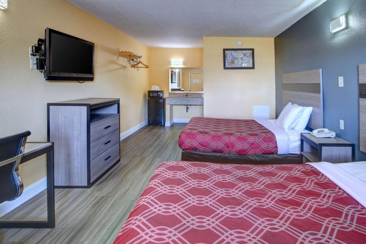 Econo Lodge At Military Circle Norfolk Exteriör bild