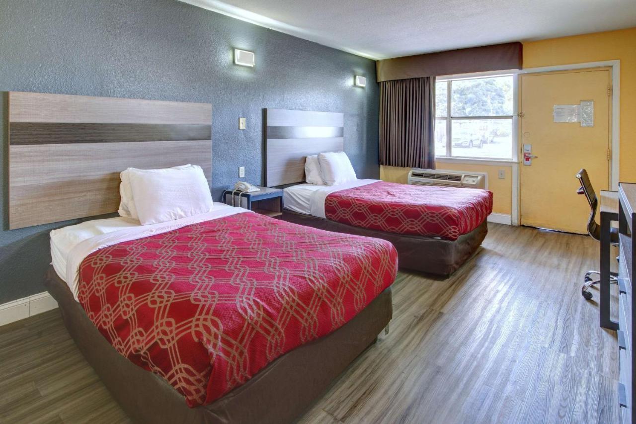 Econo Lodge At Military Circle Norfolk Exteriör bild