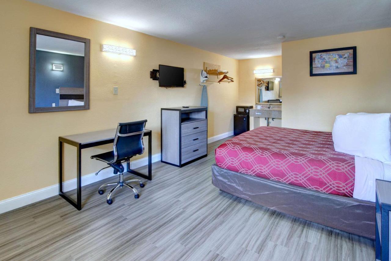 Econo Lodge At Military Circle Norfolk Exteriör bild