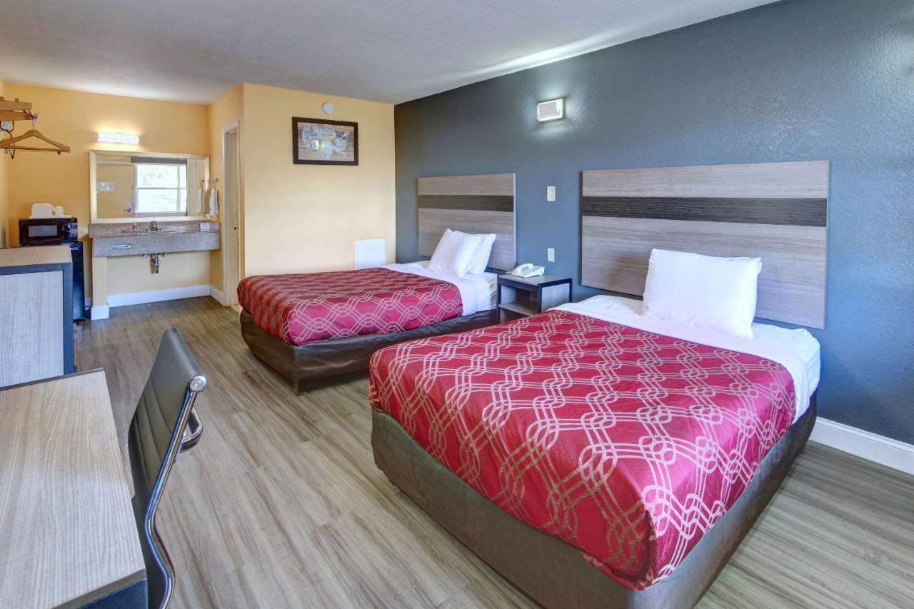 Econo Lodge At Military Circle Norfolk Exteriör bild
